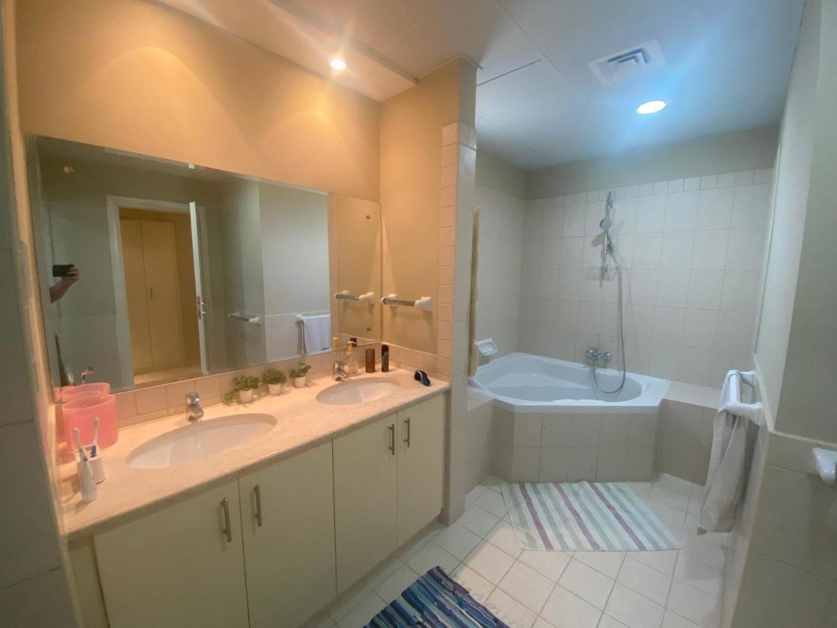 Spacious 4-Bedroom Villa, Children Friendly Dubai Dış mekan fotoğraf