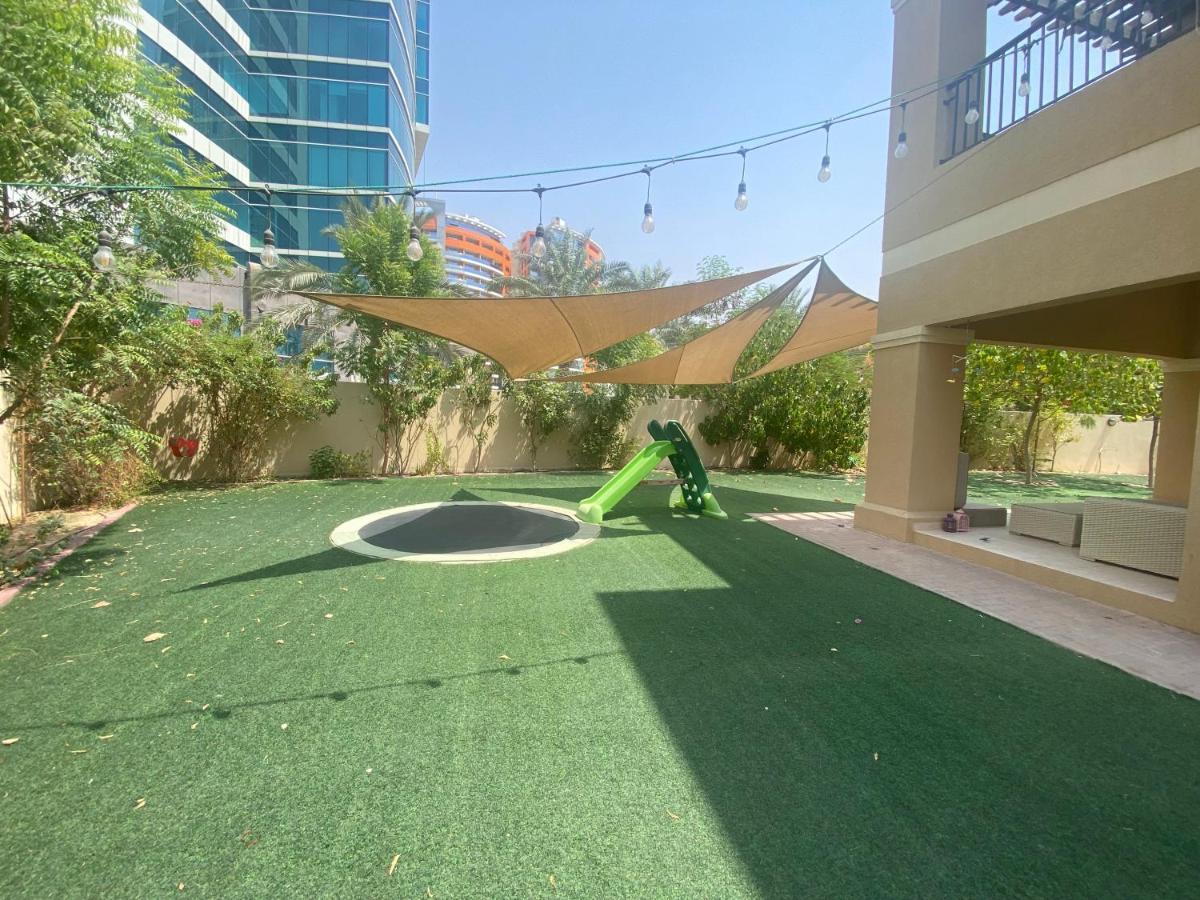 Spacious 4-Bedroom Villa, Children Friendly Dubai Dış mekan fotoğraf